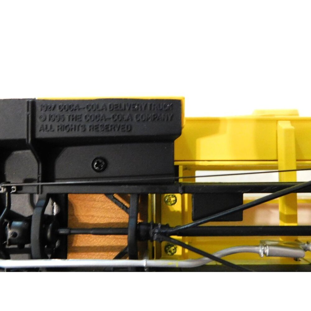 Danbury Mint 1927 Coca Cola Ford Delivery Truck 1: 24 Vintage Collectible - Picture 7 of 8